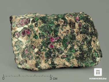 Пироп, Гранат, Хромдиопсид. Пироп (гранат) с хромдиопсидом, 5,9х3,6х2,6 см