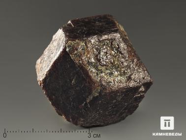 Альмандин, Гранат. Альмандин (гранат), кристалл 4,6х3,8х3,6 см