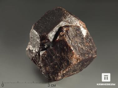 Альмандин, Гранат. Альмандин (гранат), кристалл 5,3х5х4,3 см
