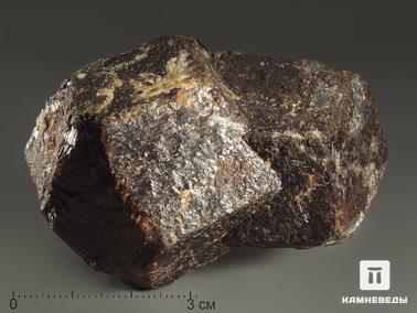 Альмандин, Гранат. Альмандин (гранат), сросток кристаллов 6,5х4,4х4 см