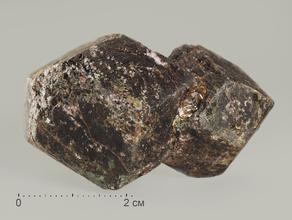 Гранат (альмандин), сросток кристаллов 4х3х3 см