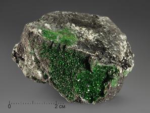 Уваровит (зелёный гранат), 5х4х2,9 см