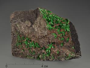 Уваровит (зелёный гранат), 7х4,5х2,5 см