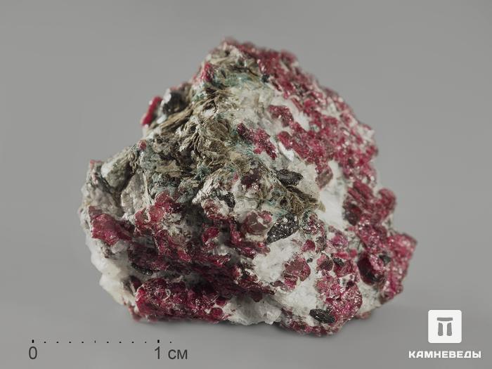 Кристаллы корунда красного в кристаллическом сланце, 2,5х2,2х2,1 см, 9965, фото 1