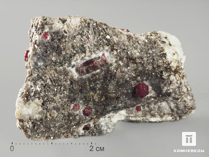 Кристаллы корунда красного в кристаллическом сланце, 3,7х3,1х3 см, 9953, фото 1