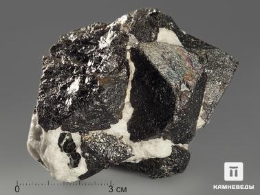 Магнетит. Магнетит, сросток кристаллов 7,3х5,9х3,7 см
