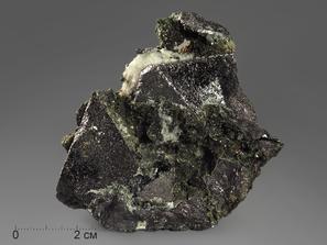 Магнетит, сросток кристаллов 7,4х6,1х3,7 см