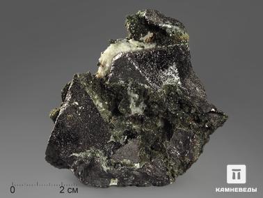 Магнетит. Магнетит, сросток кристаллов 7,4х6,1х3,7 см