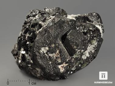 Магнетит. Магнетит, сросток кристаллов 4,9х4,6х3,3 см
