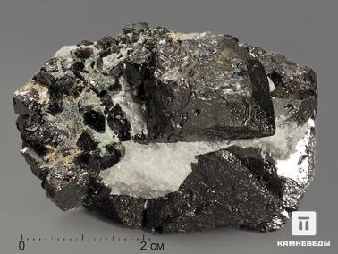 Магнетит. Магнетит, сросток кристаллов 5,9х3,7х3,6 см