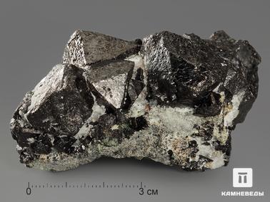 Магнетит. Магнетит, сросток кристаллов 7,2х4х3,9 см