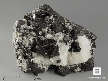 Магнетит. Магнетит, сросток кристаллов 5,5х4,8х4 см