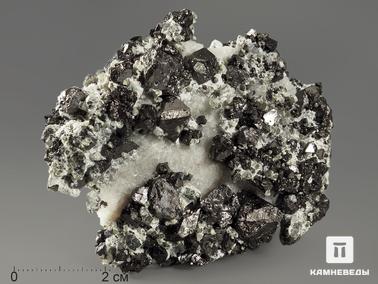 Магнетит. Магнетит, сросток кристаллов 6,9х5,6х3,2 см