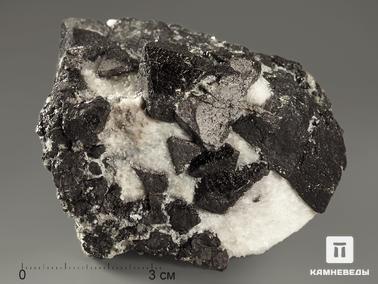 Магнетит. Магнетит, сросток кристаллов 8х5,4х4,3 см