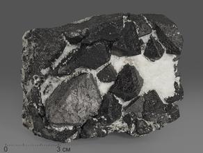 Магнетит, сросток кристаллов 9,5х7,1х6,1 см