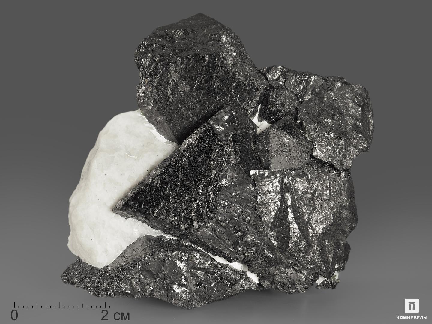 Магнетит, сросток кристаллов 8,7х7,7х4,1 см