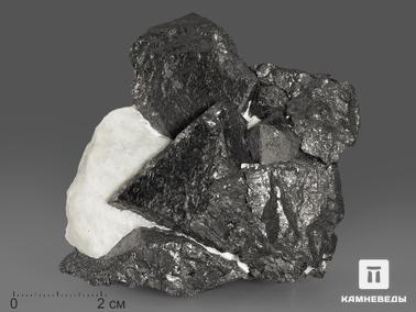 Магнетит. Магнетит, сросток кристаллов 8,7х7,7х4,1 см