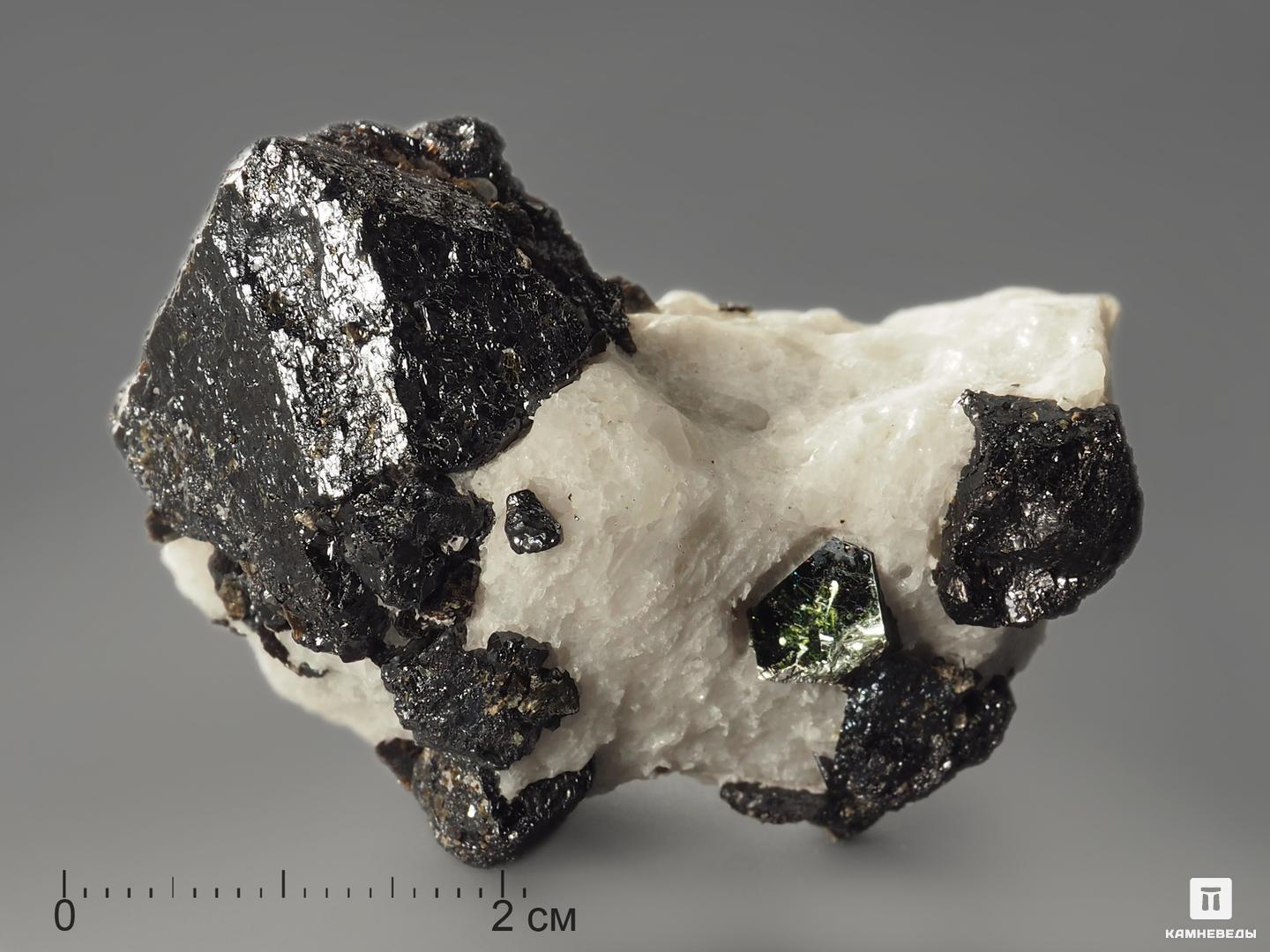 Магнетит, сросток кристаллов 4,5х3х2,5 см магнетит сросток кристаллов 4х3 5х3 см