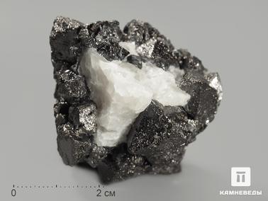 Магнетит. Магнетит, сросток кристаллов 4,7х4,4х4,2 см
