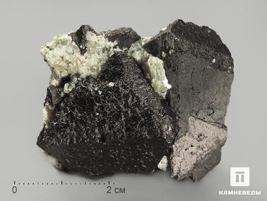 Магнетит. Магнетит, сросток кристаллов 4,8х4,4х4,2 см