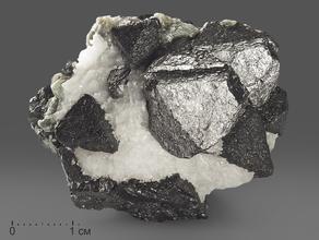 Магнетит, сросток кристаллов 4,5х3,3х2,5 см