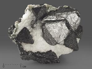 Магнетит, сросток кристаллов 4,5х3,3х2,5 см