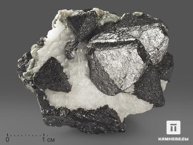 Магнетит. Магнетит, сросток кристаллов 4,5х3,3х2,5 см