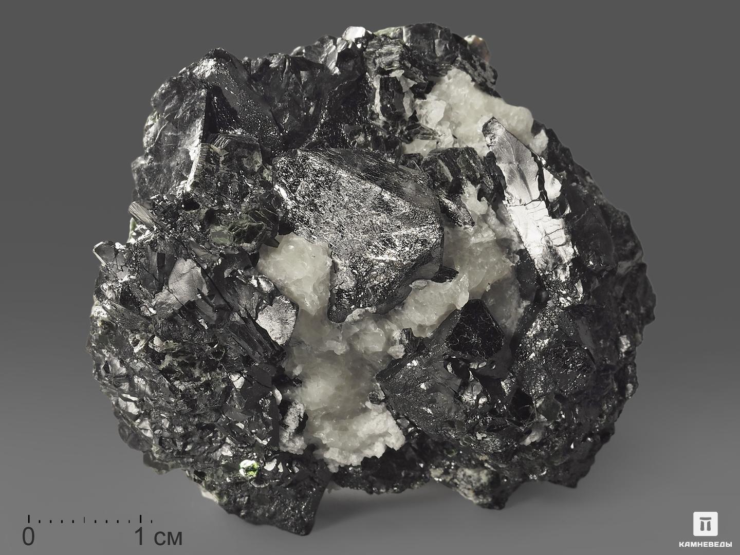 Магнетит, сросток кристаллов 5,5х4,5х4 см