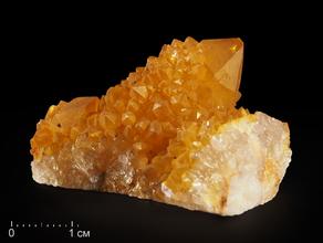Цитриновидный кварц (кактусовый), сросток кристаллов 4,8х3,3х2,7 см