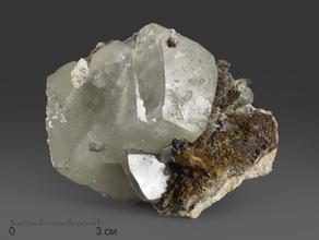 Кальцит, сросток кристаллов 8,6х7х3,3 см