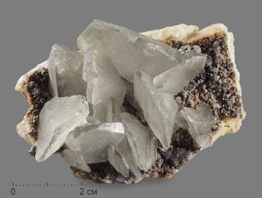 Кальцит, сросток кристаллов на породе 7,1х6,8х5,6 см