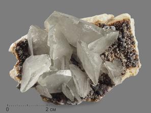 Кальцит, сросток кристаллов на породе 7,1х6,8х5,6 см