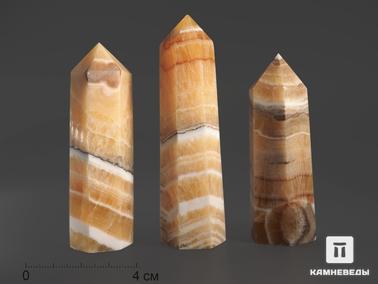 Оникс мраморный. Оникс мраморный в форме кристалла, 7-8,5 см (65-70 г)