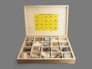 Коллекция минералов и разновидностей (20 образцов, состав №6) в деревянной коробке
