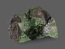 Кристаллы зелёного титанита с клинохлором и уваровитом, 6,9х4,6х4,3 см, 16330, фото 3