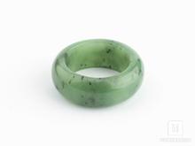Кольцо из зелёного нефрита, ширина 10-11 мм
