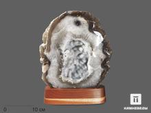 Жеода агата со сталактитовидными кристаллами кварца на деревянной подставке, 33х24,5х10,5 см
