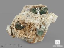 Демантоид (гранат), кристаллы на породе в пластиковом боксе, 6,2х5,4х4,2 см