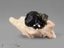 Шпинель чёрная кристаллы с кальцитом и диопсидом, 4х3,2х2,3 см, 21052, фото 1