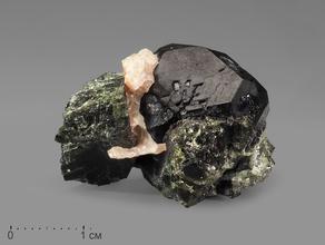 Шпинель чёрная, кристалл 3,4х2,7х2,2 см