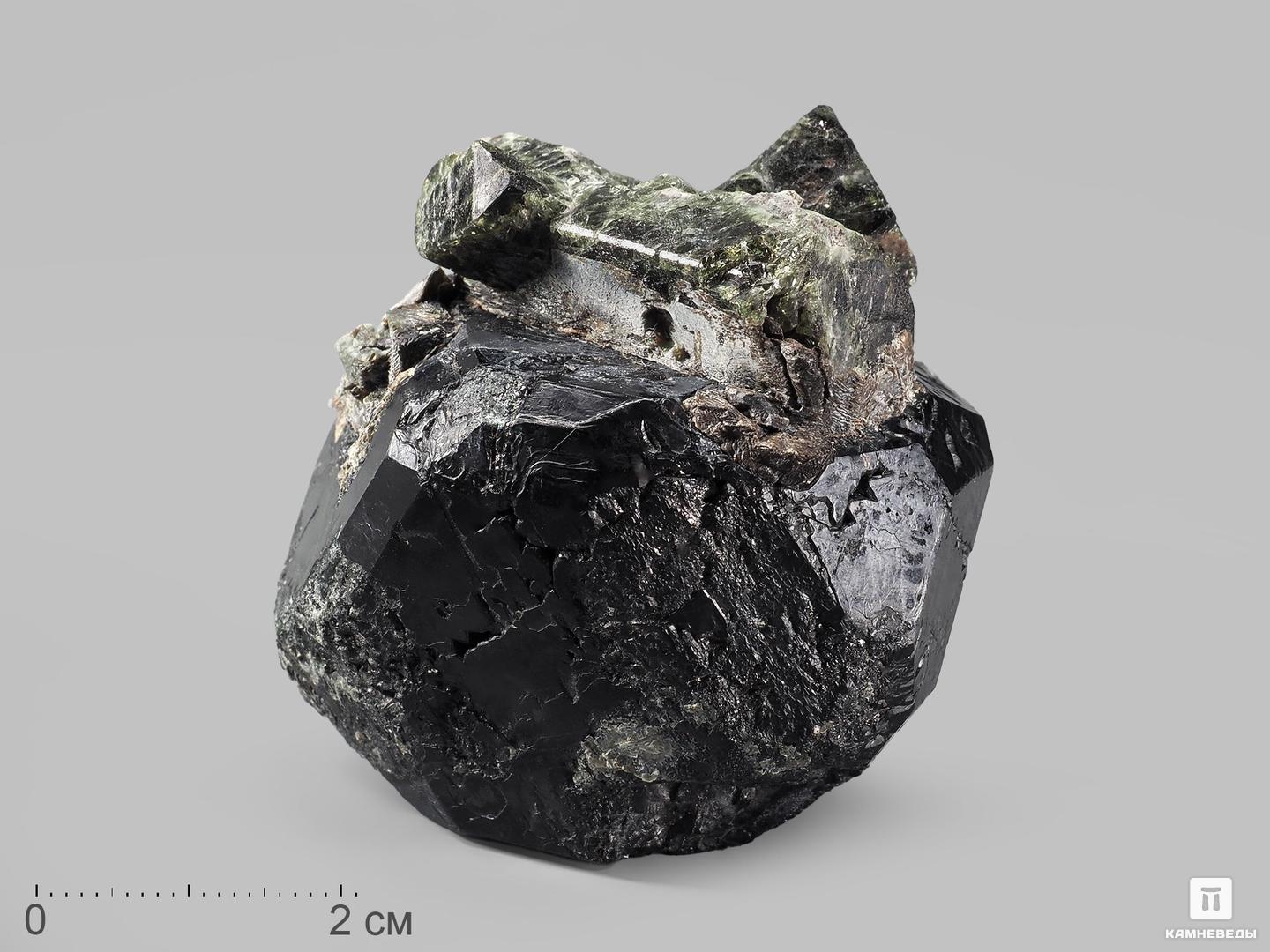 Шпинель чёрная кристалл с диопсидом, 6,4х5,2х4,4 см чёрная карета 2