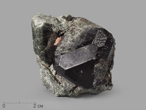 Шпинель чёрная кристалл с диопсидом, 7,6х5,6х5,2 см