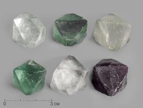 Флюорит (выколок по спайности), 2,5х2,5 см