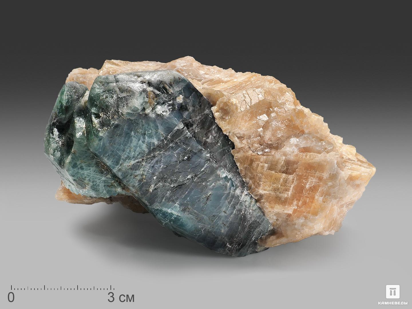 Апатит на кальците, кристаллы 11,2х8,7х5,6 см