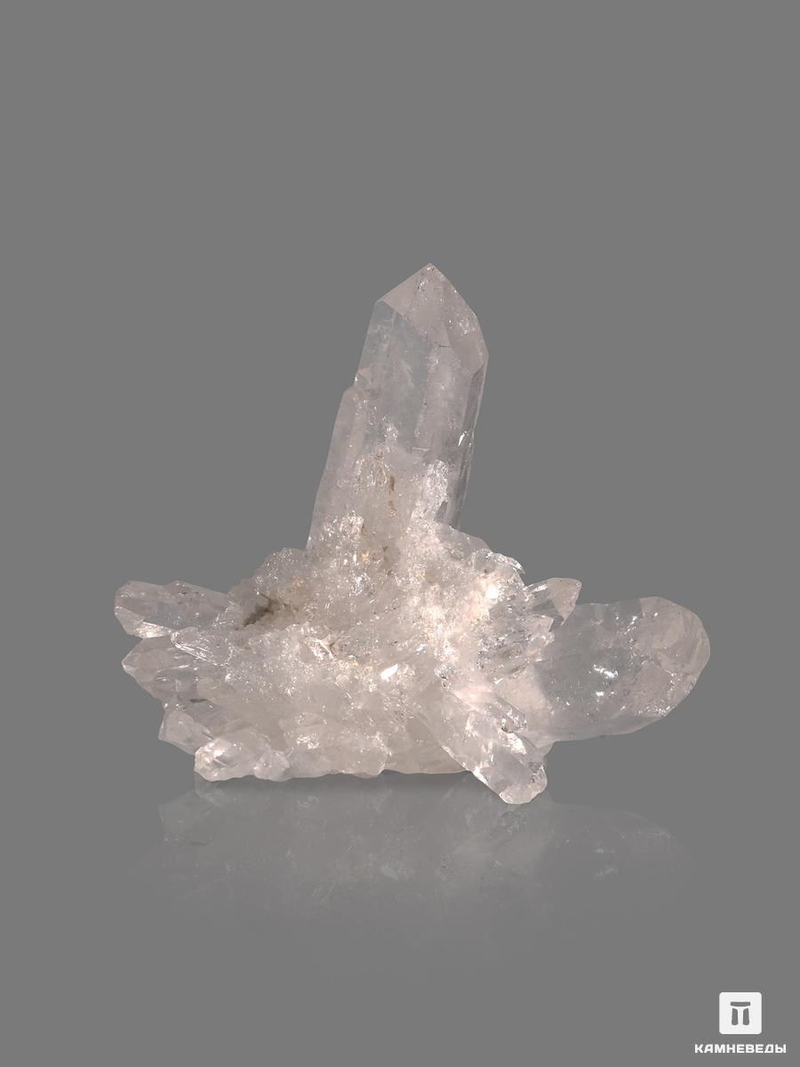 Горный хрусталь (кварц), сросток кристаллов около 6 см около музыки