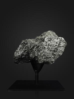 Метеорит Кампо-дель-Сьело на подставке, 16х15х15 см