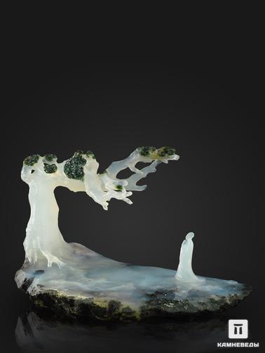 Халцедон, Агат. Дерево и монах из халцедона и мохового агата, 12х8,5х8 см