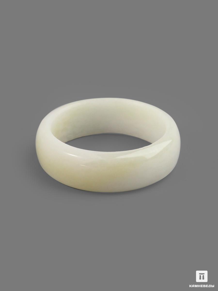 Кольцо из белого нефрита московское ралли 2 бульварное кольцо