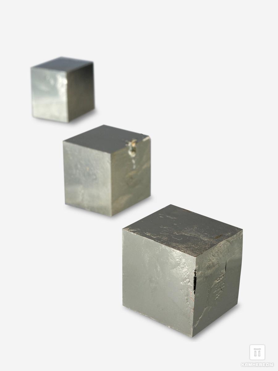 Пирит, кубический кристалл 1,5-2 см лунастры 2 полёт сквозь камни щерба н