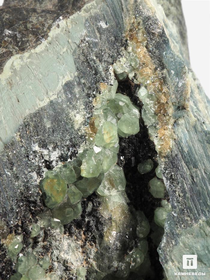 Демантоид (зелёный андрадит) на породе, 6,3х6,1х4,1 см, 28425, фото 3
